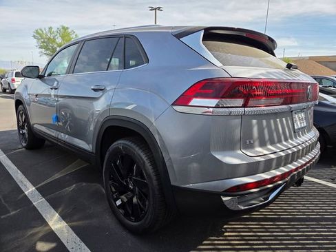 New 2026 Volkswagen Atlas Cross Sport SE FWD image 3