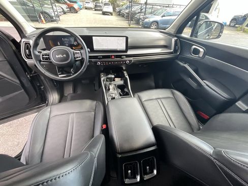 Used 2025 Kia Sorento S image 22