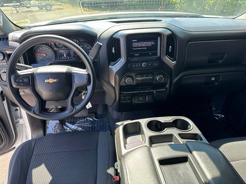 Used 2020 Chevrolet Silverado 1500 Custom w/ Custom Value Package AWD/4WD image 12