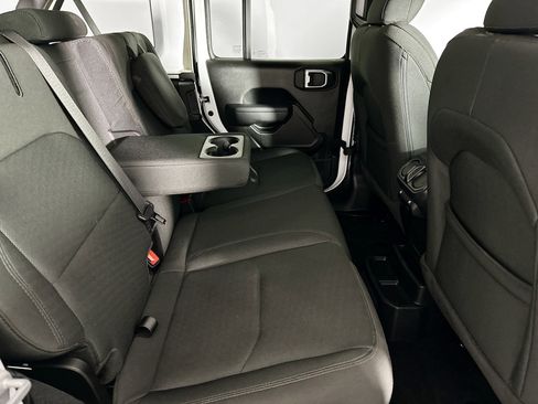 Used 2023 Jeep Wrangler Unlimited w/ Cold Weather Group image 33