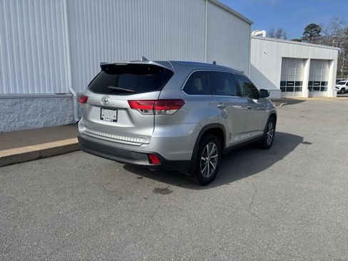 Used 2019 Toyota Highlander XLE image 14