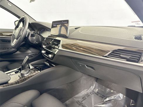 Used 2023 BMW 530e xDrive image 57