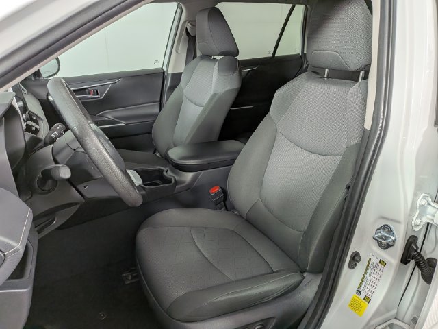 Used 2025 Toyota RAV4 XLE FWD image 13