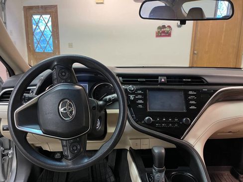 Used 2018 Toyota Camry LE image 7