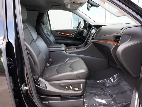 Used 2020 Cadillac Escalade 2WD image 23