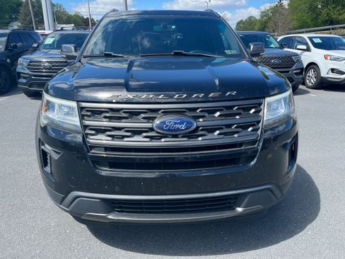 Used 2018 Ford Explorer XLT w/ Equipment Group 202A image 2