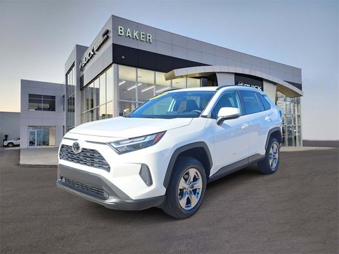 Used 2022 Toyota RAV4 XLE image 1