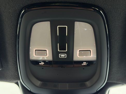 Used 2021 Volvo XC40 P8 Recharge w/ Advanced Package AWD/4WD image 32