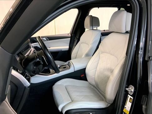 Used 2023 BMW X5 M50i w/ Executive Package image 8