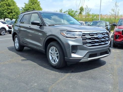 Used 2026 Ford Explorer Active AWD/4WD image 3