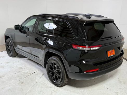 New 2025 Jeep Grand Cherokee Altitude AWD/4WD image 5