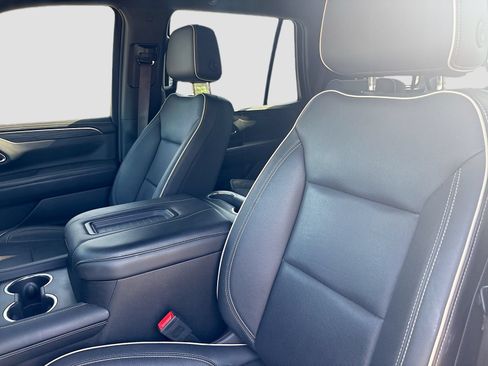 Used 2024 GMC Yukon SLT w/ SLT Luxury Package RWD image 21