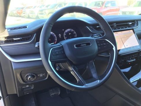 New 2025 Jeep Grand Cherokee L Limited w/ Luxury Tech Group II image 9