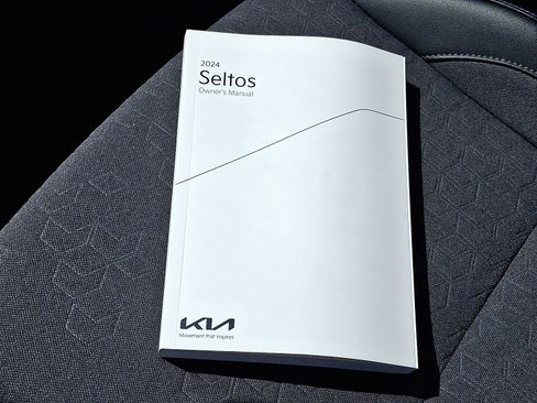 Used 2024 Kia Seltos S AWD/4WD image 26