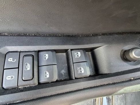 Used 2024 Jeep Grand Cherokee L Laredo RWD image 10