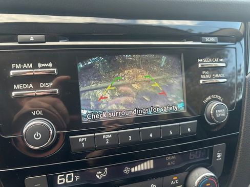 Used 2018 Nissan Rogue Sport SV image 4