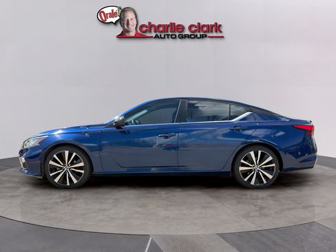 Used 2019 Nissan Altima 2.5 SR FWD image 2