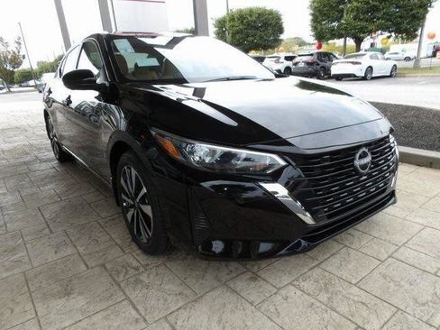 Used 2025 Nissan Sentra SV w/ SV Premium Package image 3