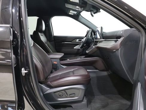 Used 2026 Ford Explorer Platinum AWD/4WD image 42