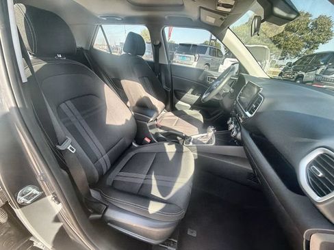 Used 2025 Hyundai Venue SEL FWD image 26