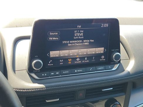 Used 2025 Nissan Rogue SV FWD image 24