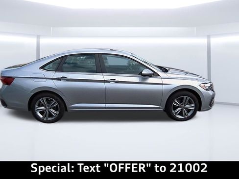 Used 2024 Volkswagen Jetta SE image 33