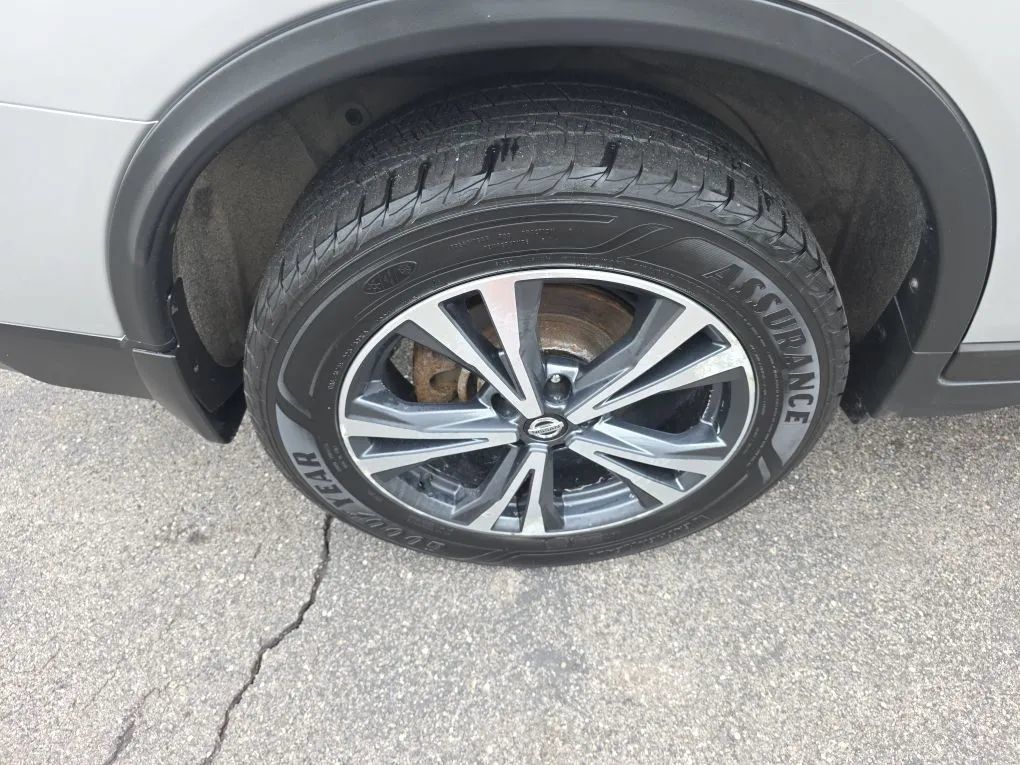 Used 2019 Nissan Rogue SV w/ Premium Package AWD/4WD image 15