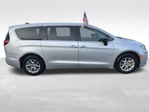 Used 2023 Ford Expedition XLT image 46