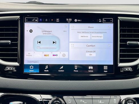 Used 2025 Chrysler Pacifica Select image 22