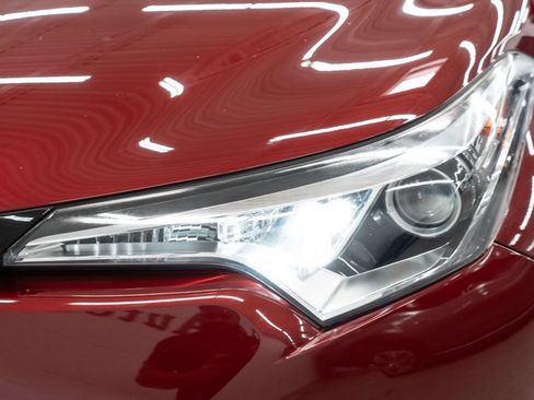 Used 2019 Toyota C-HR Limited FWD image 38