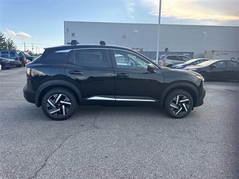 New 2025 Nissan Kicks SV w/ SV Premium Package image 3