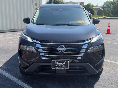 Used 2025 Nissan Rogue SV FWD image 2