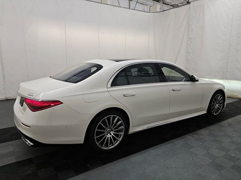 Used 2022 Mercedes-Benz S 500 4MATIC w/ AMG Line Package image 2