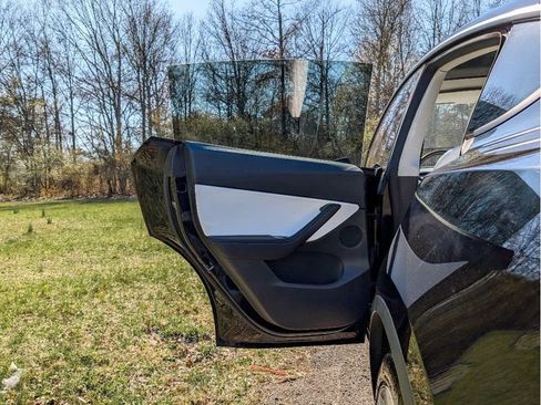 Used 2021 Tesla Model Y Long Range AWD/4WD image 11
