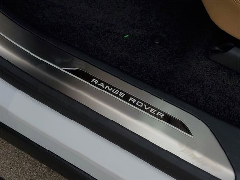 New 2025 Land Rover Range Rover SE image 8
