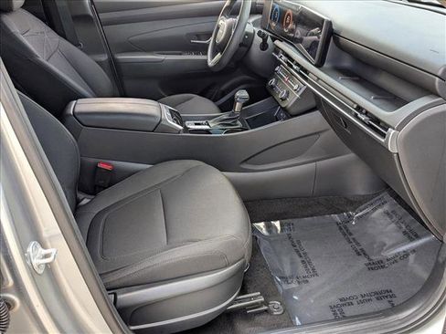 Used 2025 Hyundai Tucson SE FWD image 20