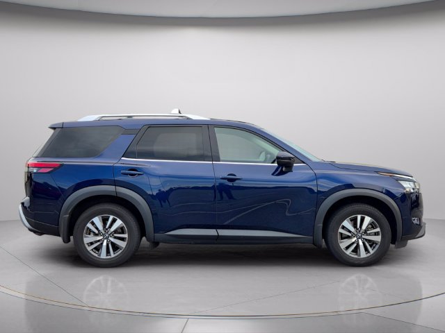 Used 2022 Nissan Pathfinder SL FWD image 8