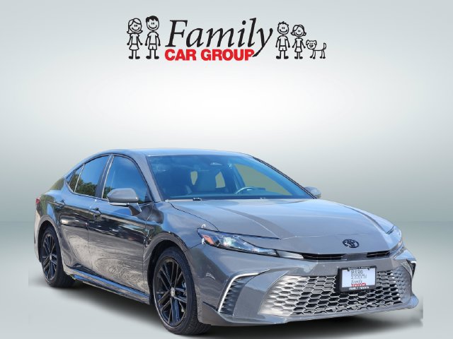 Used 2025 Toyota Camry SE w/ Convenience Package FWD image 2