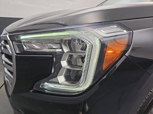 Used 2024 GMC Terrain SLT image 14
