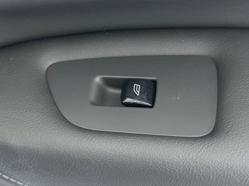 Used 2025 Volvo XC90 B5 Core image 29