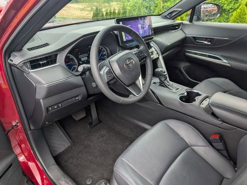 Used 2023 Toyota Venza XLE AWD/4WD image 11