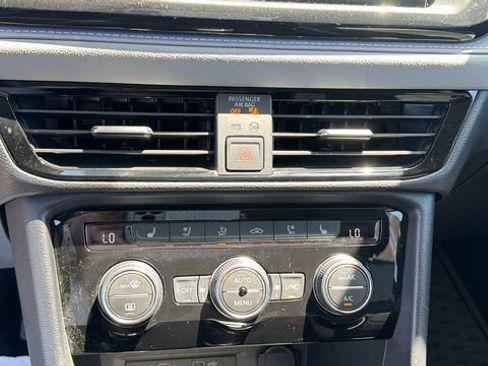 Used 2022 Volkswagen Taos SEL AWD/4WD image 23