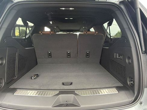 New 2026 Chevrolet Suburban High Country AWD/4WD image 14
