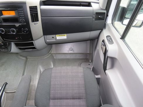 Used 2016 Mercedes-Benz Sprinter 2500 image 15