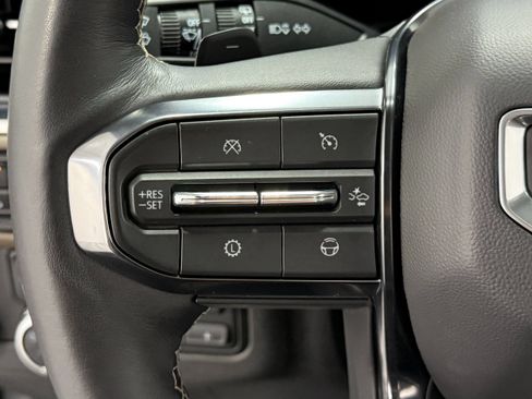 Used 2025 GMC Yukon XL Denali Ultimate AWD/4WD image 24
