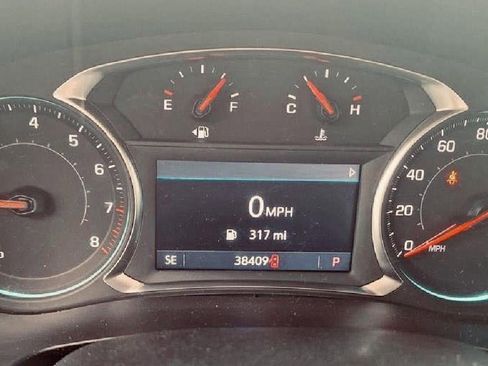 Used 2023 Chevrolet Traverse LT image 9