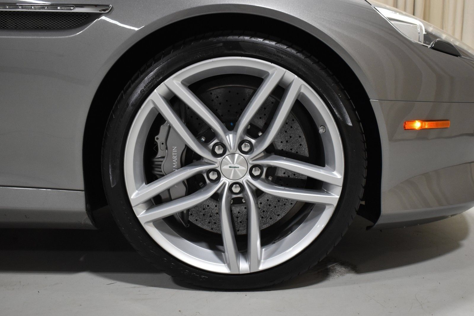 Used 2014 Aston Martin DB9 Coupe RWD image 13