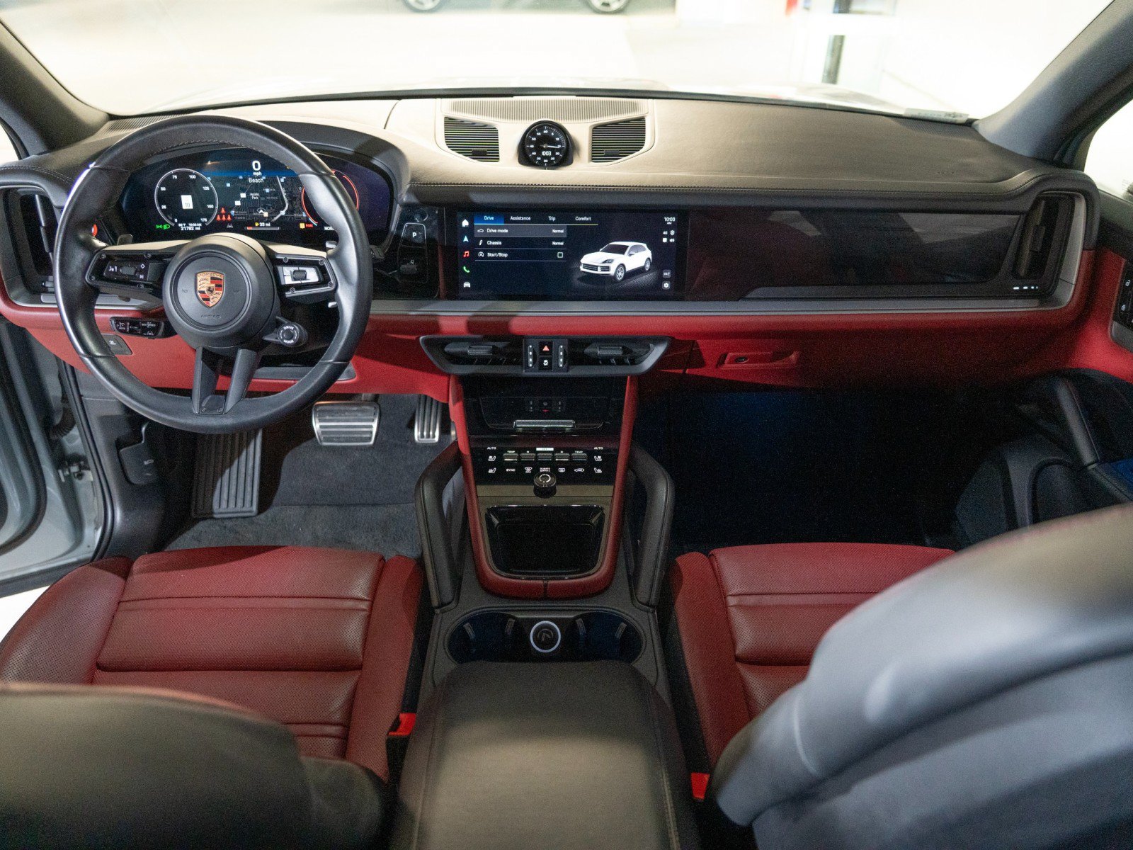 Certified 2024 Porsche Cayenne AWD/4WD image 23