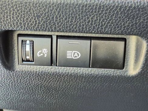 Used 2021 Toyota RAV4 XLE FWD image 13