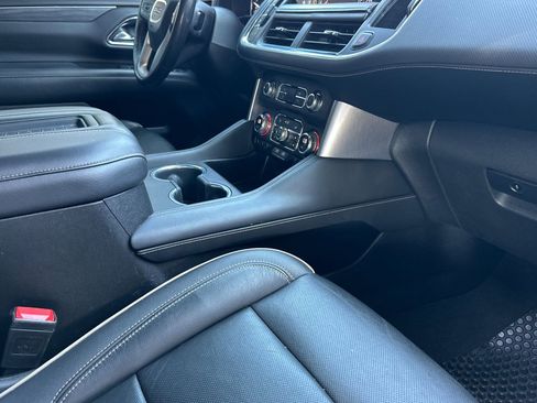 Used 2021 GMC Yukon XL SLT w/ Rear Media and Nav Package AWD/4WD image 14